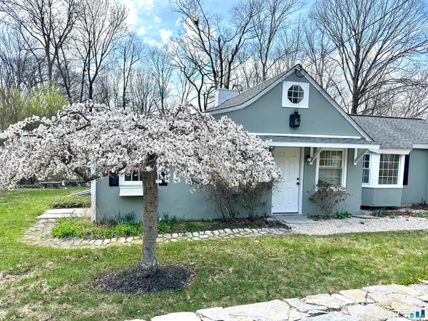 $3,200 | 13 South Street, Washington, CT 06793