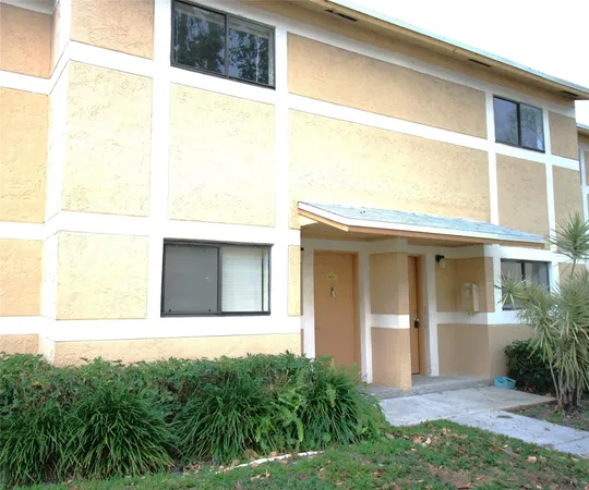 $2,300 | 9477 Palm Circle, Pembroke Pines, FL 33025
