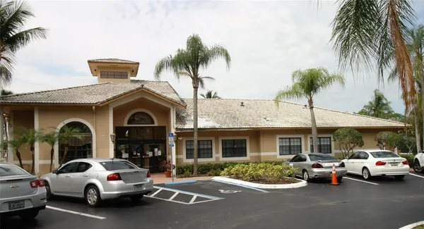 $2,300 | 9477 Palm Circle, Pembroke Pines, FL 33025