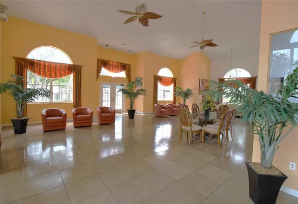 $2,300 | 9477 Palm Circle, Pembroke Pines, FL 33025