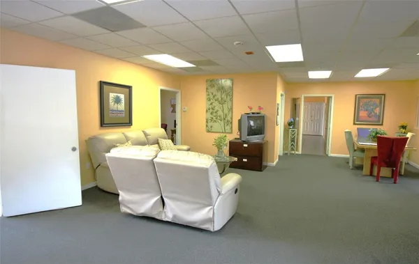 $2,300 | 9477 Palm Circle, Pembroke Pines, FL 33025