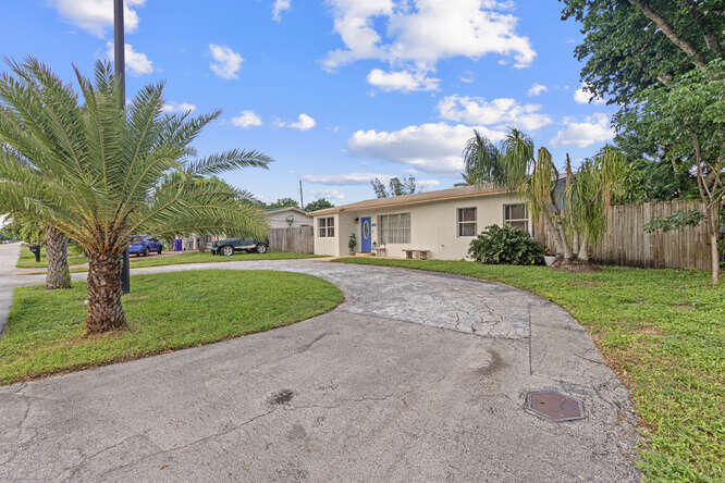 2630 Northeast 10th Avenue Pompano Beach, FL 33064 - Photo 12 of 12 a front view of house with yard and green space