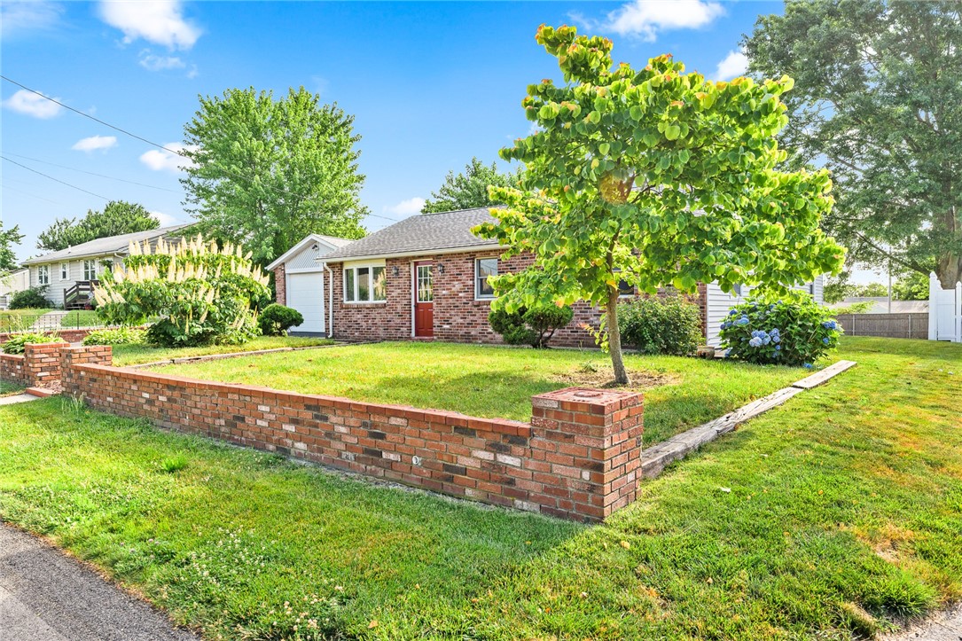 50 Primrose Road Bristol, RI 02809 - Photo 2 of 23