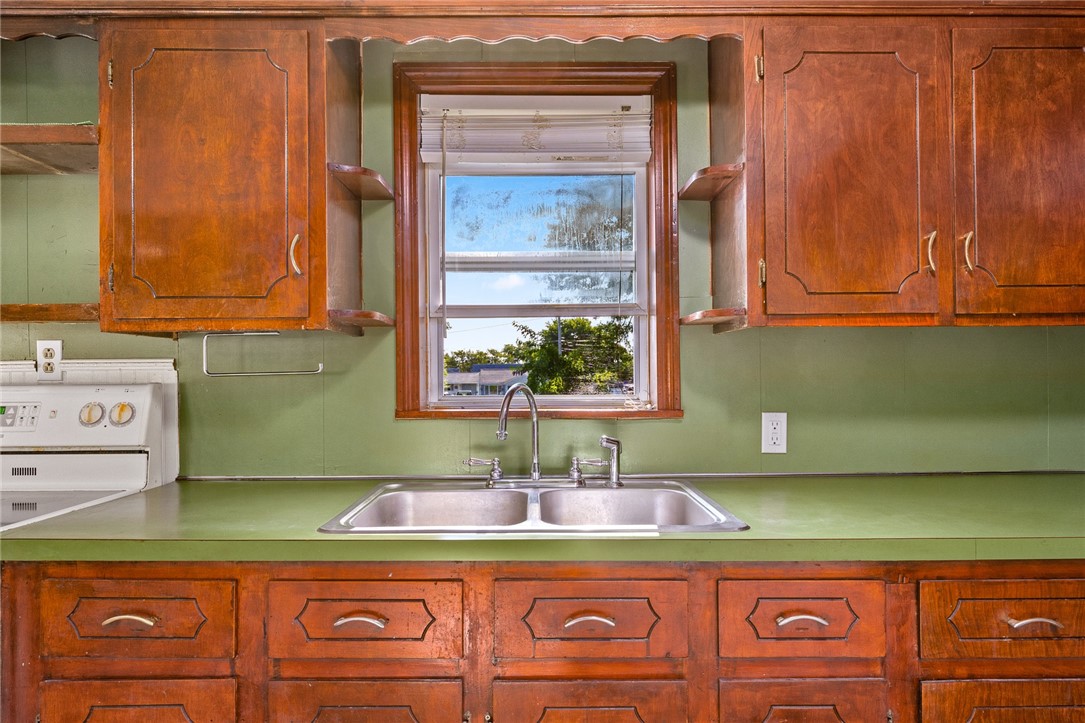 50 Primrose Road Bristol, RI 02809 - Photo 10 of 23