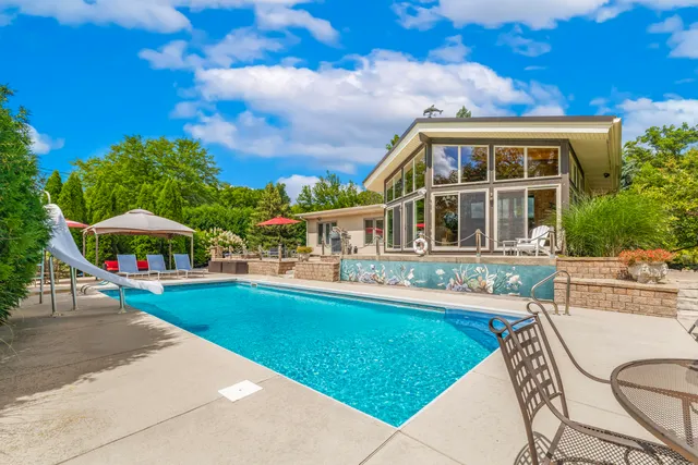 $1,925,000 | N2297 West Main Road, Linn, WI 53147