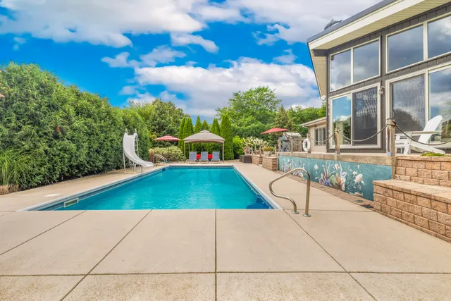 $1,899,000 | N2297 West Main Road, Linn, WI 53147