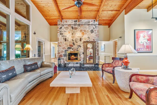 $1,899,000 | N2297 West Main Road, Linn, WI 53147