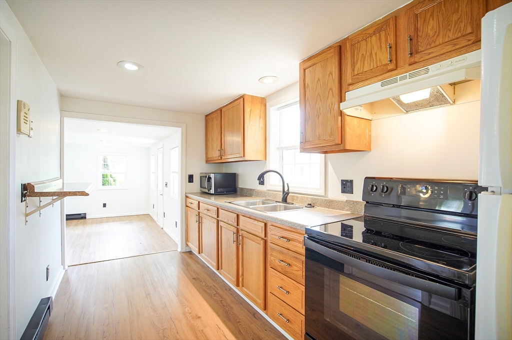 215 Eddy Street Springfield, MA 01104 - Photo 2 of 15