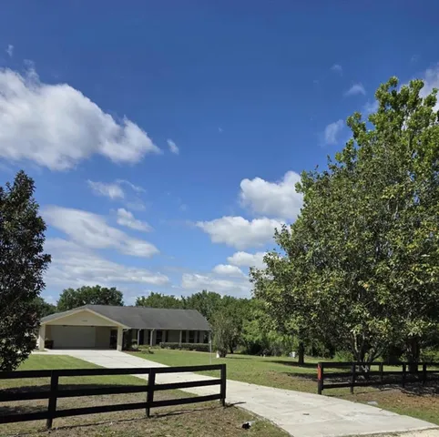 a view of a bench in a backyard
