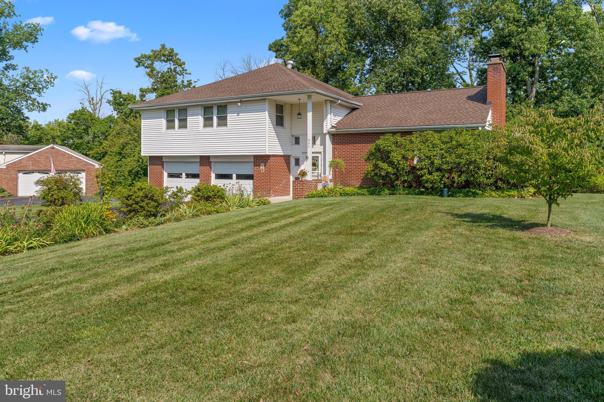654 Grace Avenue Spring City, PA 19475 - Photo 4 of 46 Gallery Image 4