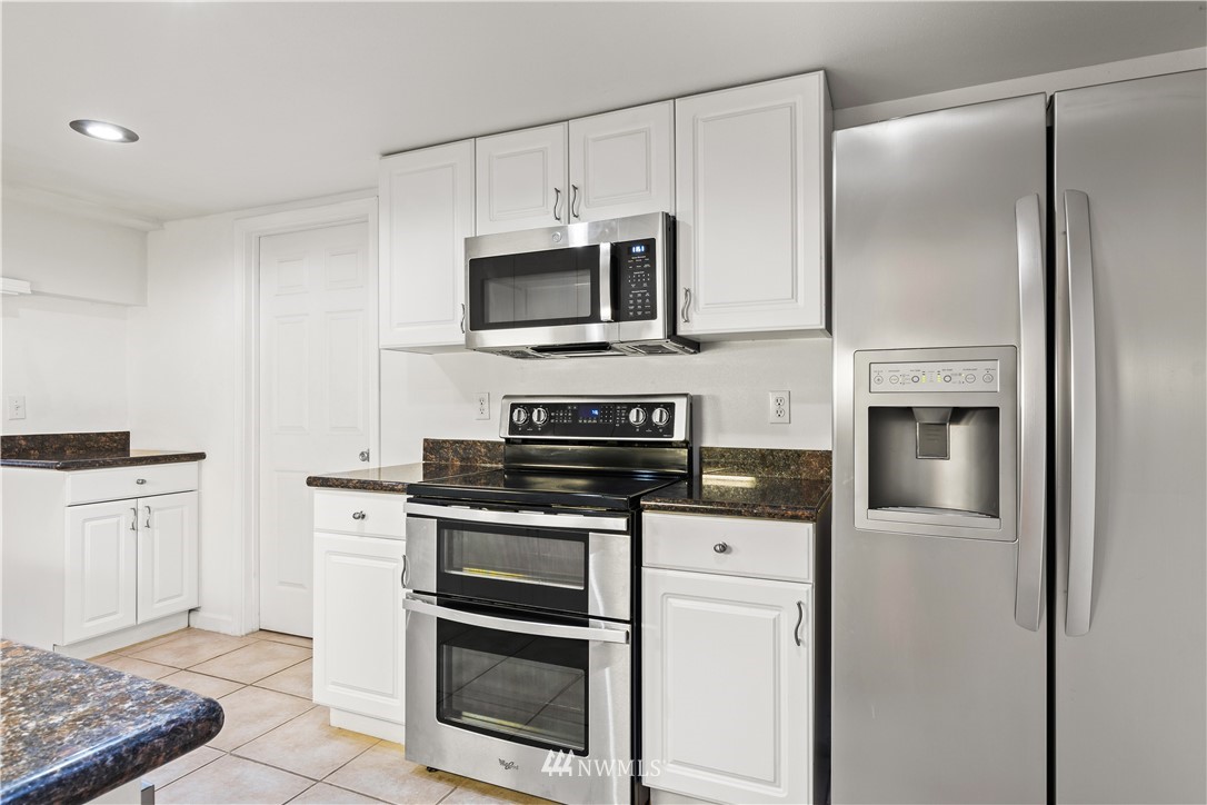 14033 Southeast 185th Place Renton, WA 98058 - Photo 28 of 39 Gallery Image 28