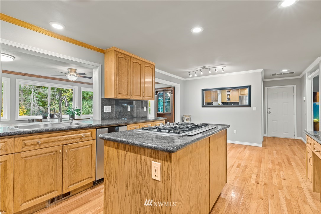 14033 Southeast 185th Place Renton, WA 98058 - Photo 8 of 39 Gallery Image 8