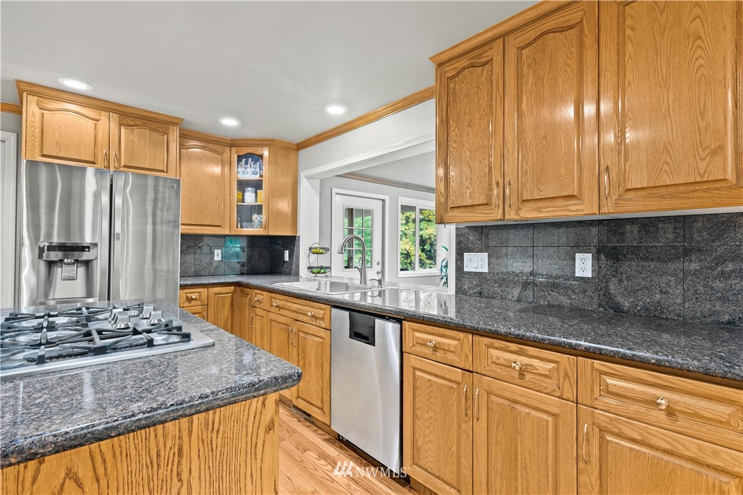 14033 Southeast 185th Place Renton, WA 98058 - Photo 9 of 39 Gallery Image 9