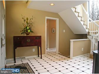 47 Cambridge Road Haverford, PA 19041 - Photo 2 of 12 Foyer