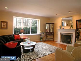 47 Cambridge Road Haverford, PA 19041 - Photo 3 of 12 Living Room