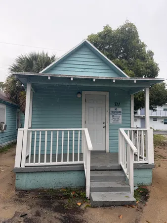 $1,500 | 711 4th Street, Unit 1, West Palm Beach, FL 33401
