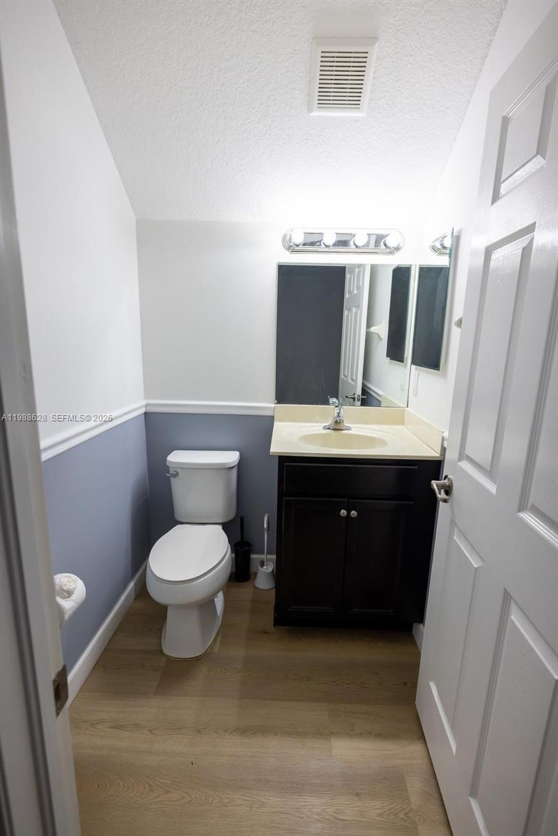 3213 Southeast 6th Street Homestead, FL 33033 - Photo 8 of 24