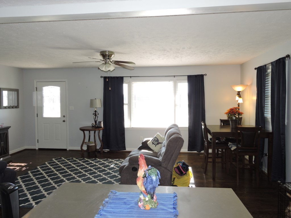 166 Sixteenth Model Road Manchester, TN 37355 - Photo 3 of 17 a living room with furniture flowerpot and window