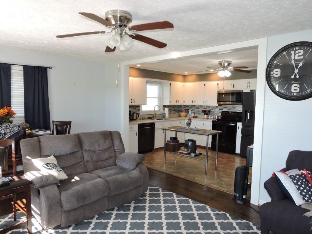 166 Sixteenth Model Road Manchester, TN 37355 - Photo 5 of 17 a living room with stainless steel appliances furniture and a kitchen view