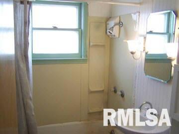 320 South Elm Street Flora, IL 62839 - Photo 6 of 10 Gallery Image 6