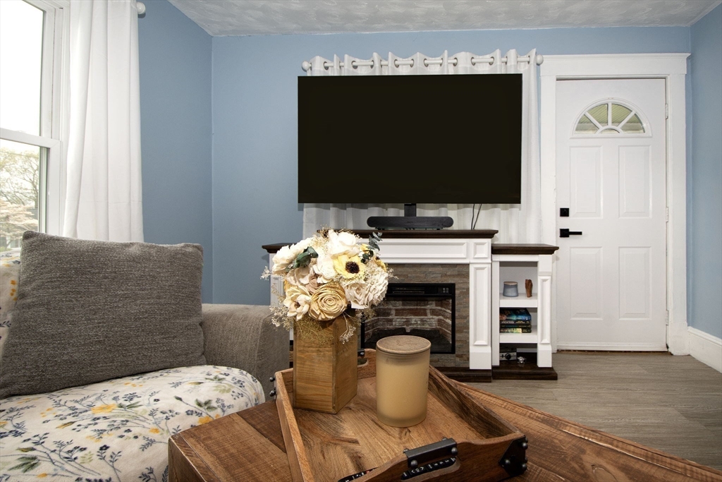 16 Elinor Road Weymouth, MA 02190 - Photo 8 of 30 Gallery Image 8