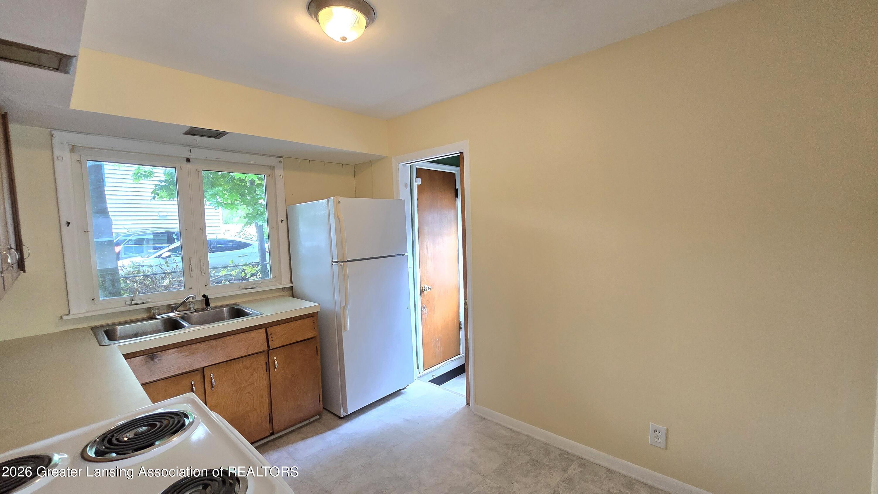 1220 Whyte Street Lansing, MI 48906 - Photo 8 of 22 20260609_100220