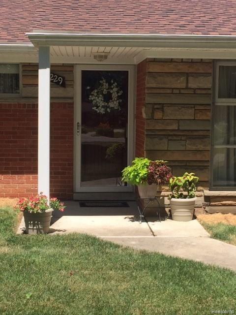 28229 Bayberry Road Farmington Hills, MI 48331 - Photo 13 of 45