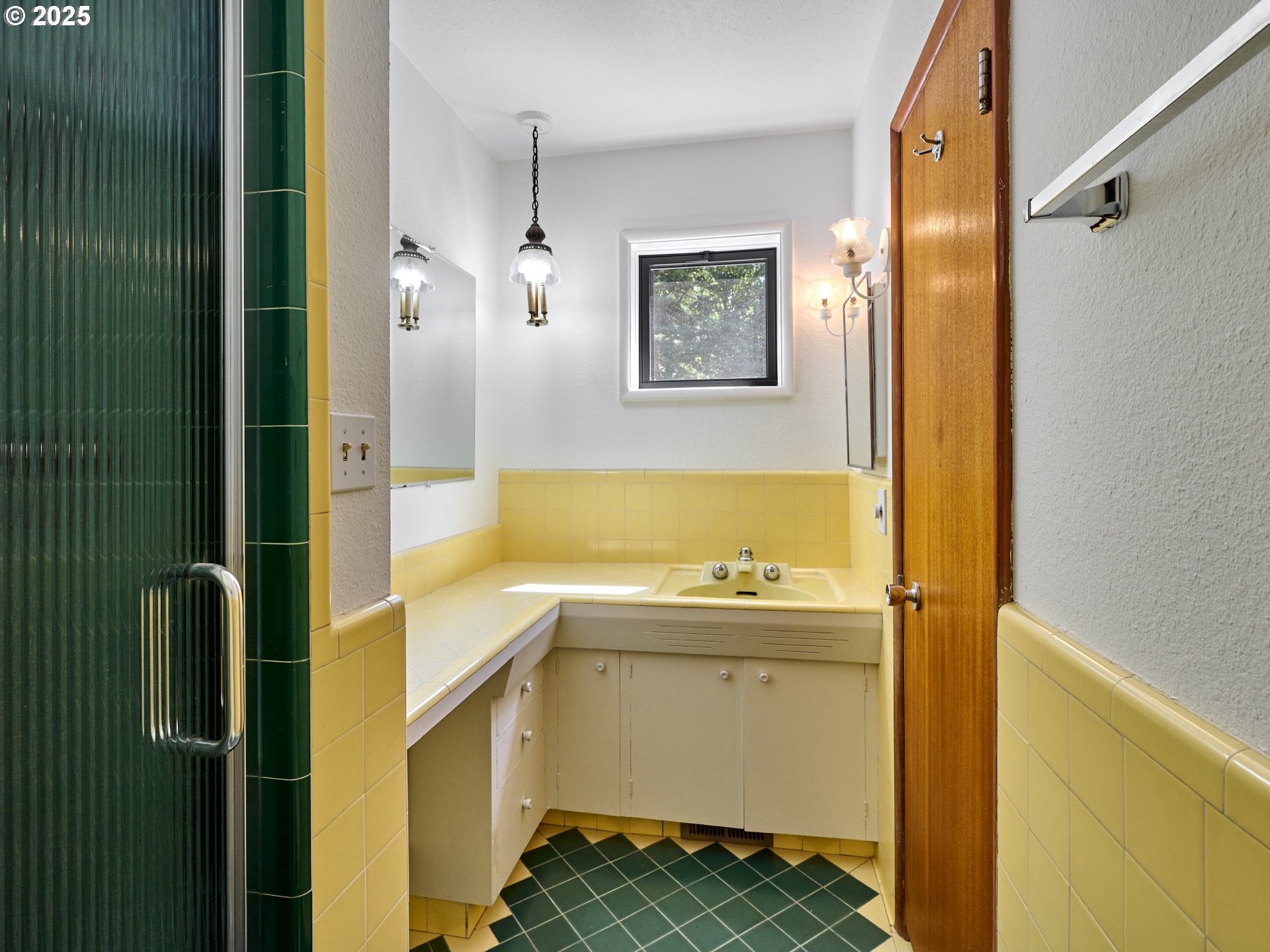790 Southeast Webber Street, Unit 401 Portland, OR 97202 - Photo 25 of 43 a bathroom with a sink a toilet and shower