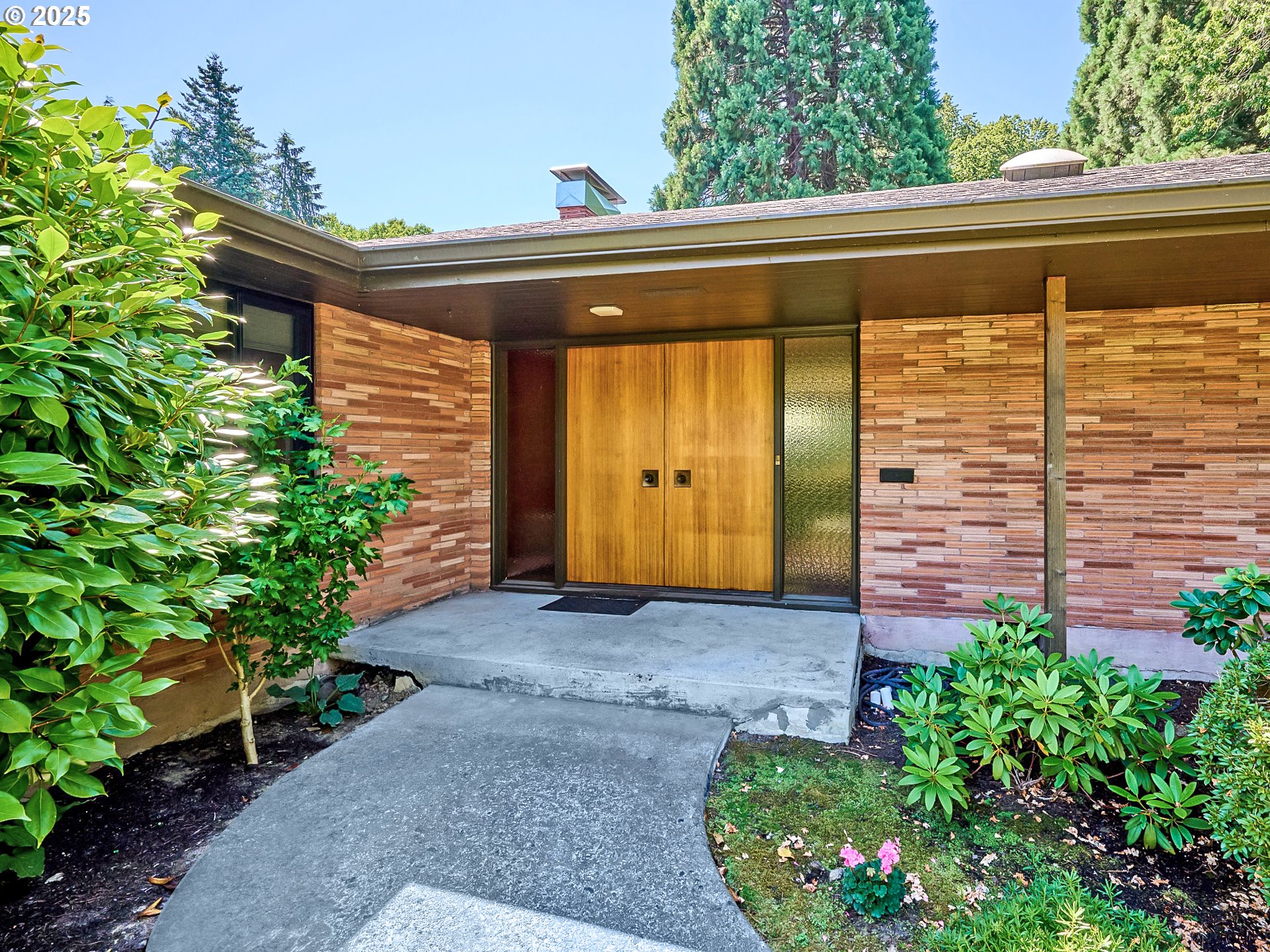 790 Southeast Webber Street, Unit 401 Portland, OR 97202 - Photo 3 of 43 a front view of a house with garden