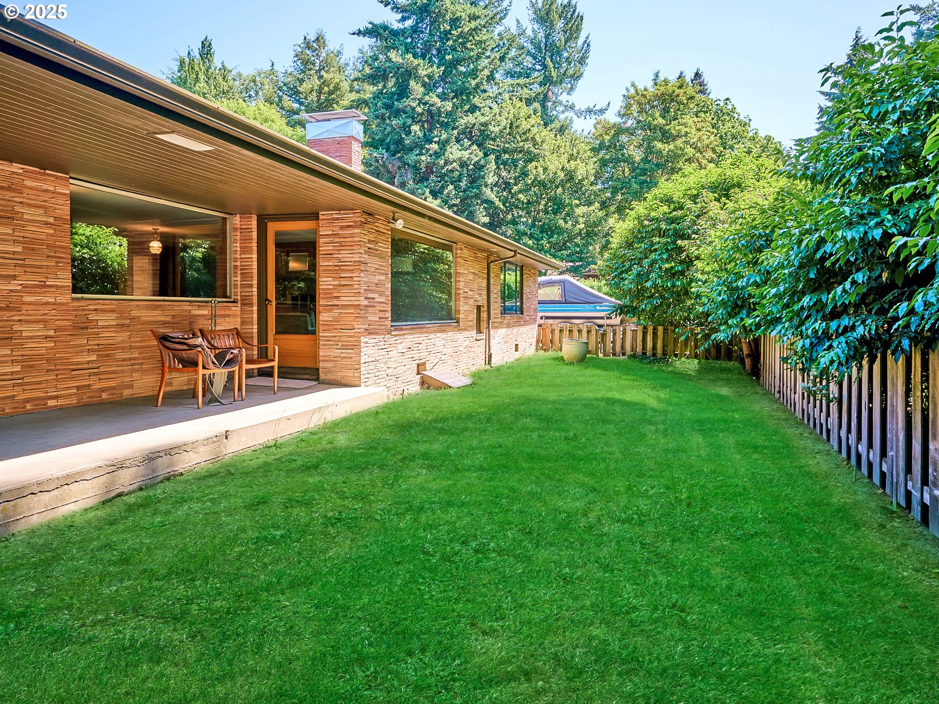 790 Southeast Webber Street, Unit 401 Portland, OR 97202 - Photo 32 of 43 a backyard of a house with table and chairs