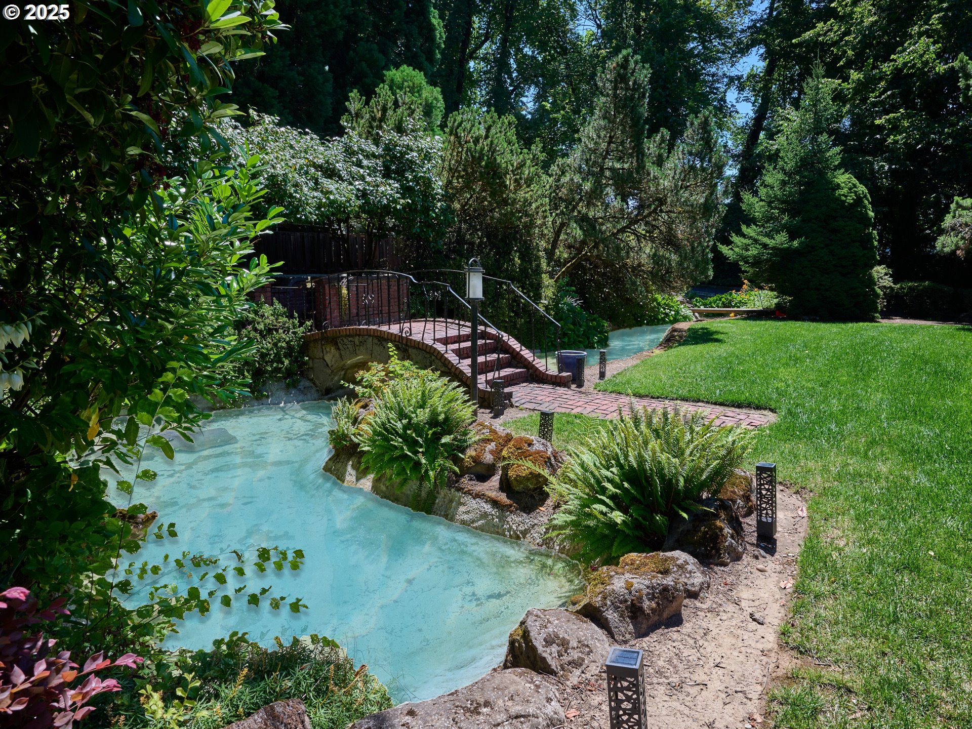 790 Southeast Webber Street, Unit 401 Portland, OR 97202 - Photo 33 of 43 a view of a garden with plants and large trees