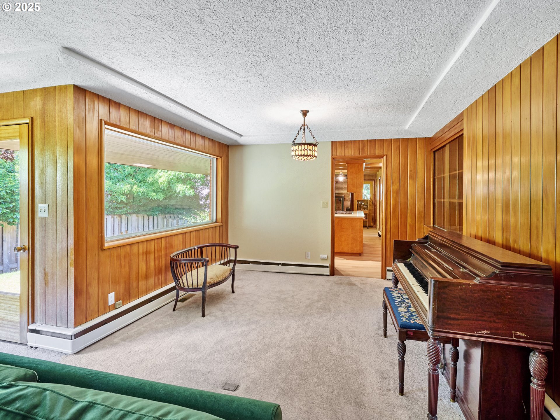 790 Southeast Webber Street, Unit 401 Portland, OR 97202 - Photo 9 of 43 a view of an empty room with a window