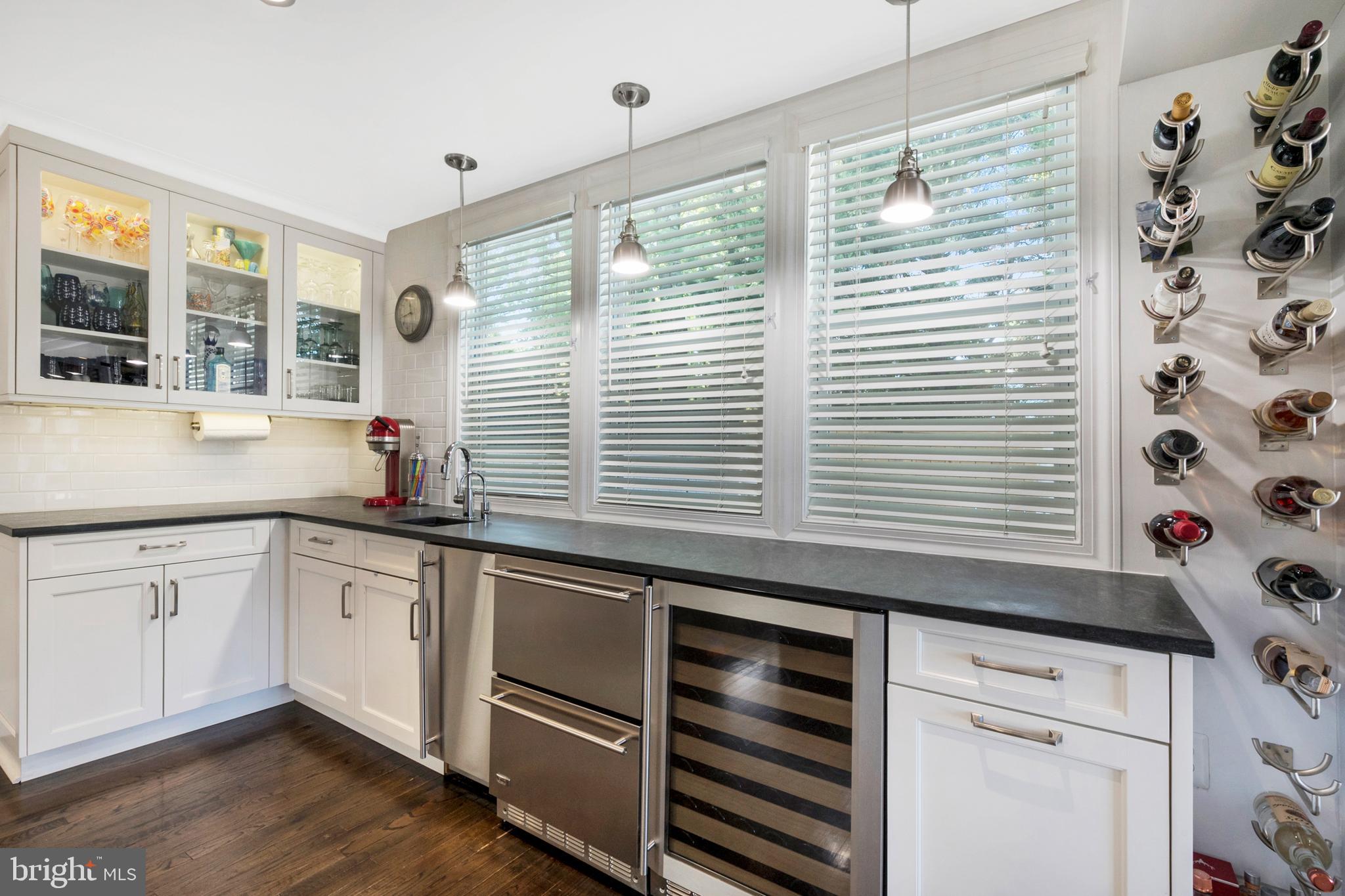 252 Riverside Road Edgewater, MD 21037 - Photo 15 of 90 Beverage bar in kitchen