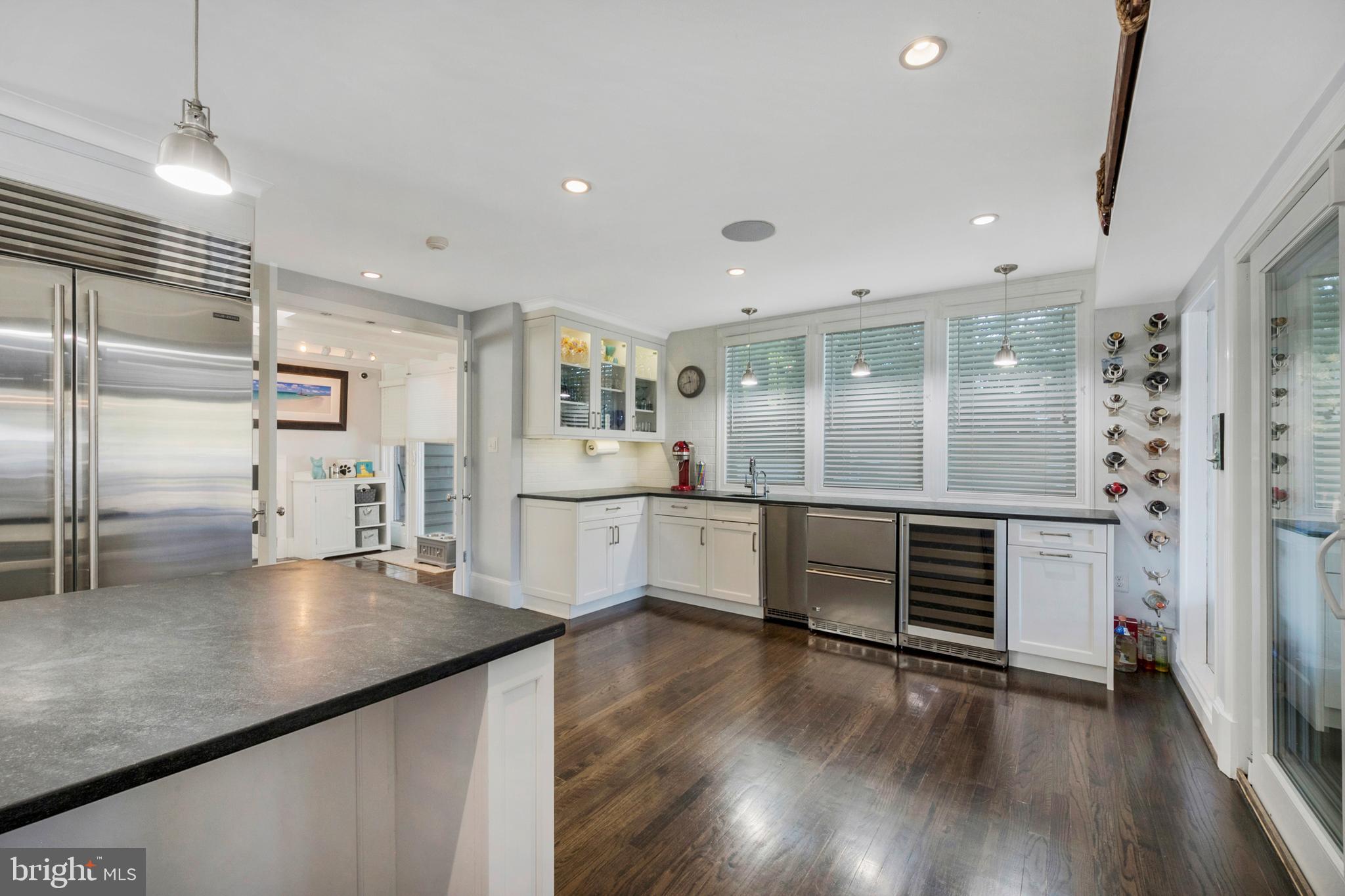 252 Riverside Road Edgewater, MD 21037 - Photo 17 of 90 Spacious kitchen