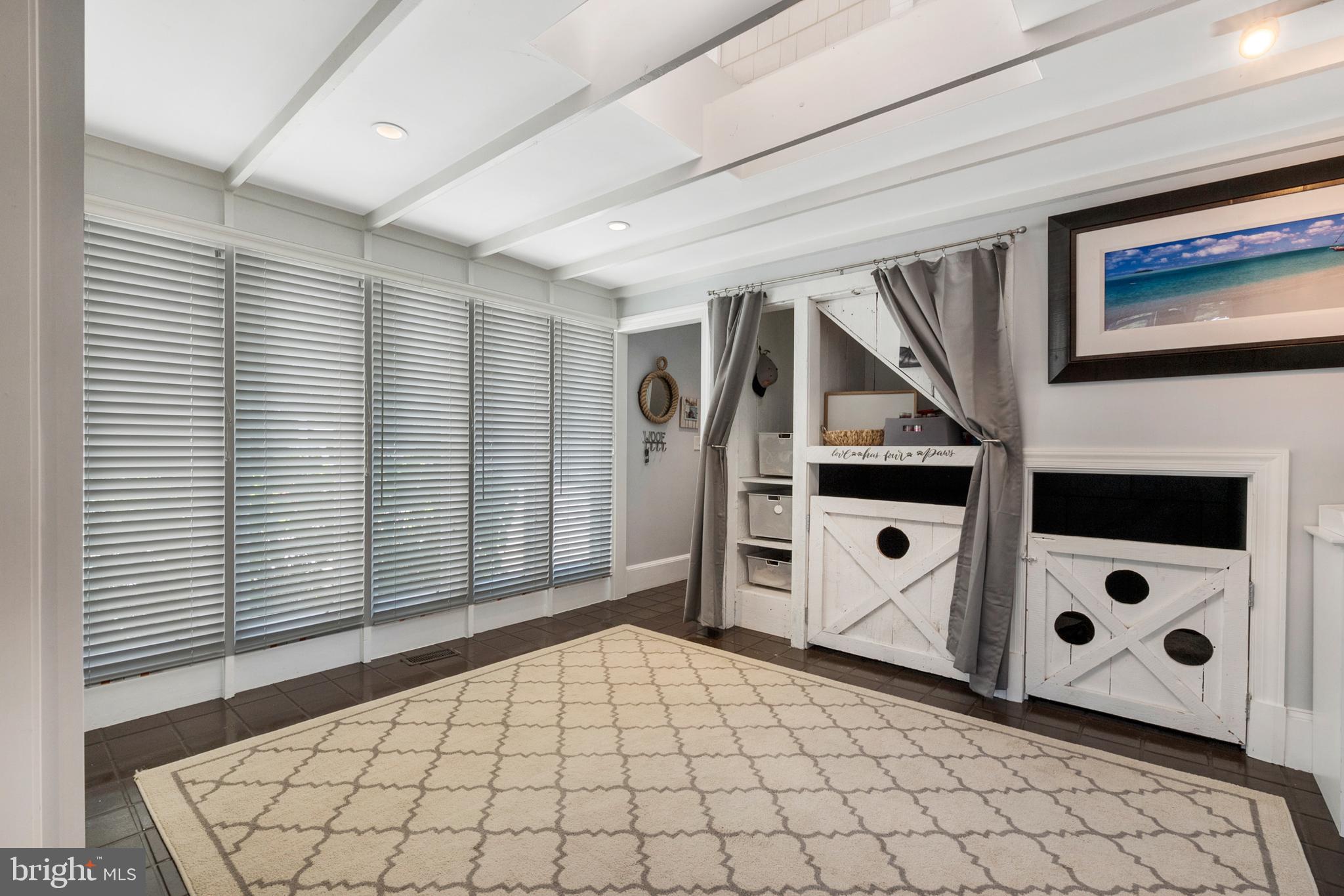 252 Riverside Road Edgewater, MD 21037 - Photo 22 of 90 Mudroom with cubbies for pets