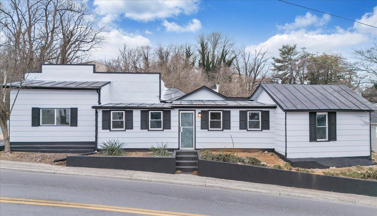 801 Bedford Road Vinton, VA 24179 - Photo 2 of 23 02-DJI_20260124121408_0002_D-R5