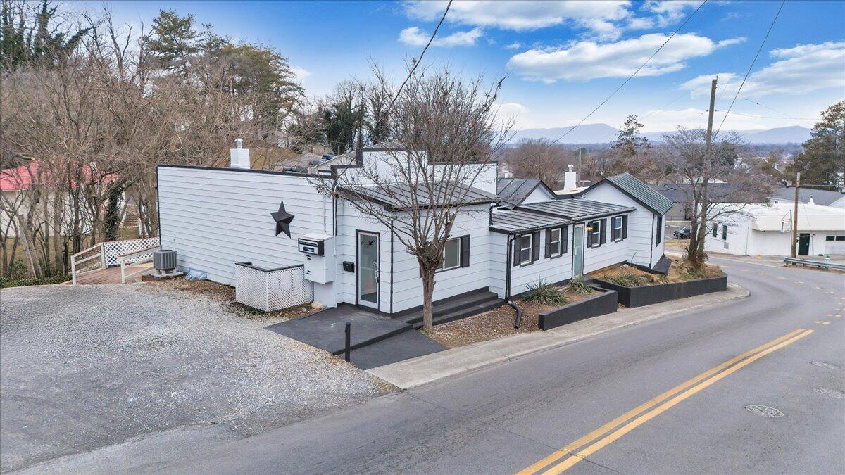 801 Bedford Road Vinton, VA 24179 - Photo 23 of 23 22-DJI_20260124121450_0005_D