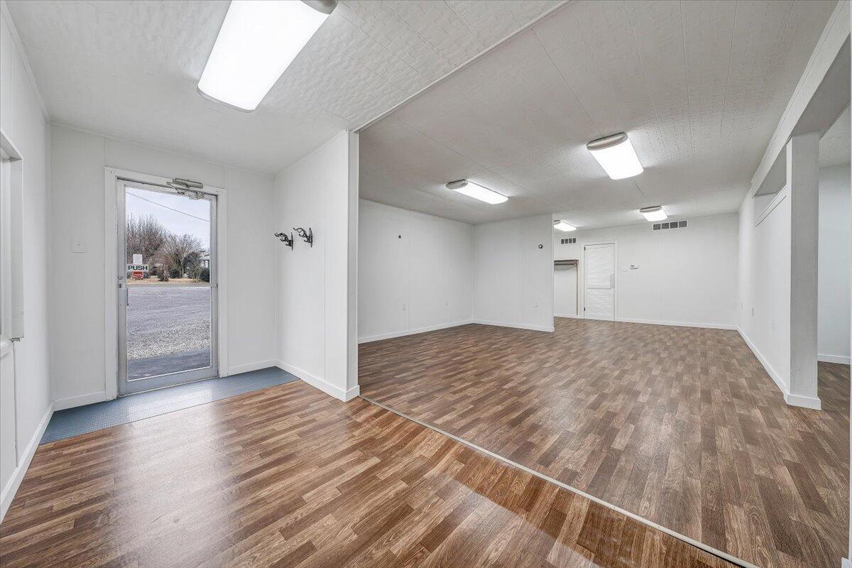 801 Bedford Road Vinton, VA 24179 - Photo 4 of 23 04-MIB08352