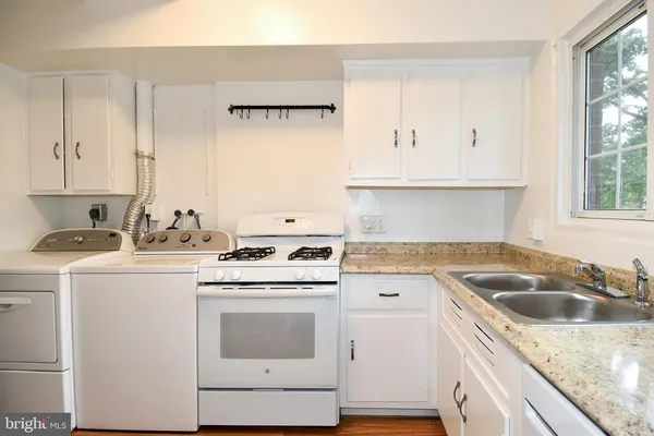 $2,400 | 3132 Martha Custis Drive, Alexandria, VA 22302
