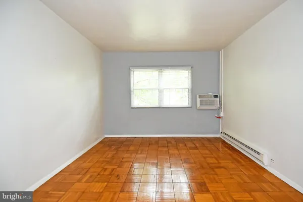 $2,400 | 3132 Martha Custis Drive, Alexandria, VA 22302