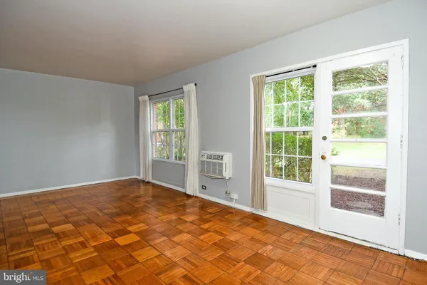 $2,400 | 3132 Martha Custis Drive, Alexandria, VA 22302