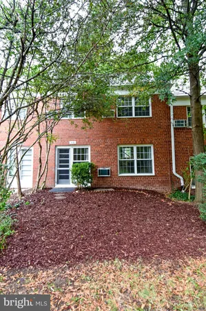 $2,400 | 3132 Martha Custis Drive, Alexandria, VA 22302