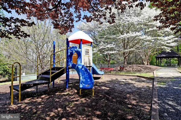 $2,400 | 3132 Martha Custis Drive, Alexandria, VA 22302