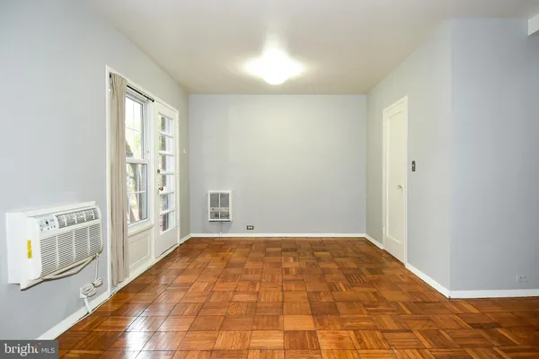 $2,400 | 3132 Martha Custis Drive, Alexandria, VA 22302