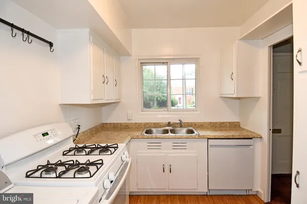 $2,400 | 3132 Martha Custis Drive, Alexandria, VA 22302