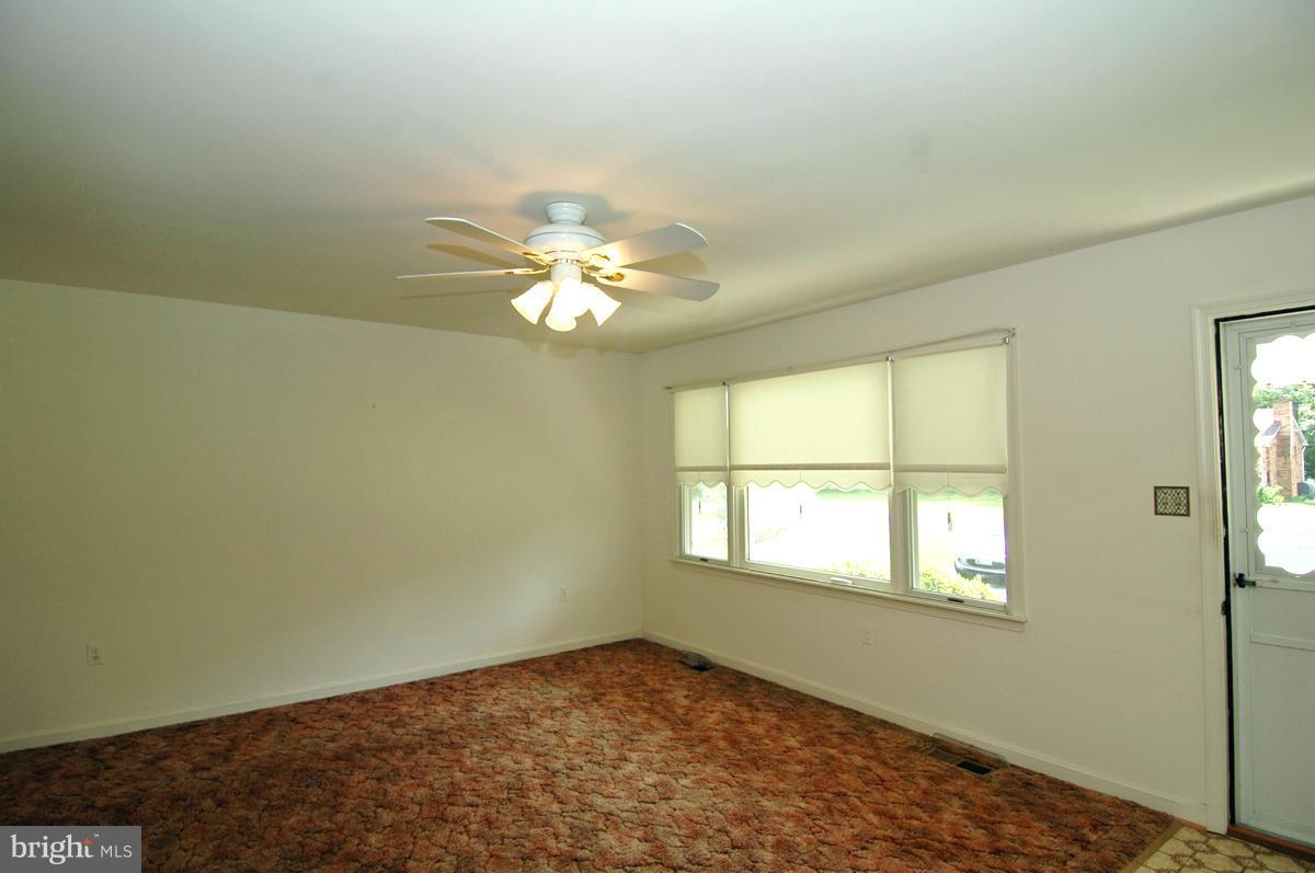 15817 Menk Road Accokeek, MD 20607 - Photo 5 of 20 Living Room