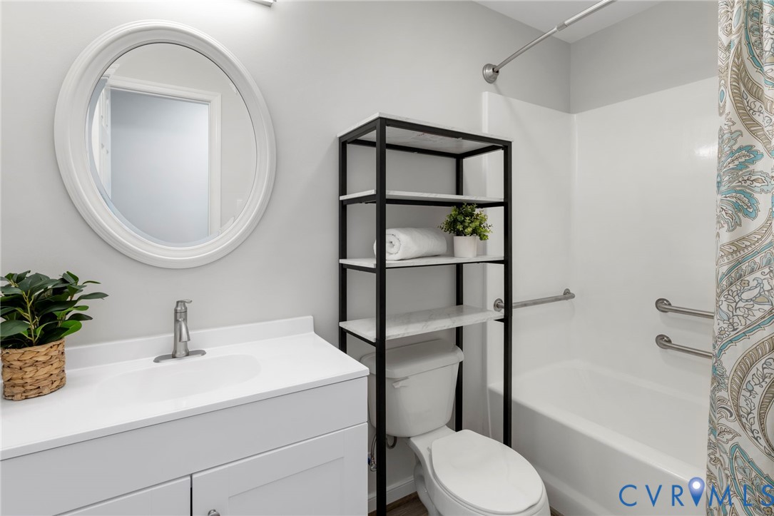10401 Reedy Branch Road Chesterfield, VA 23838 - Photo 16 of 29 Full Hall Bath