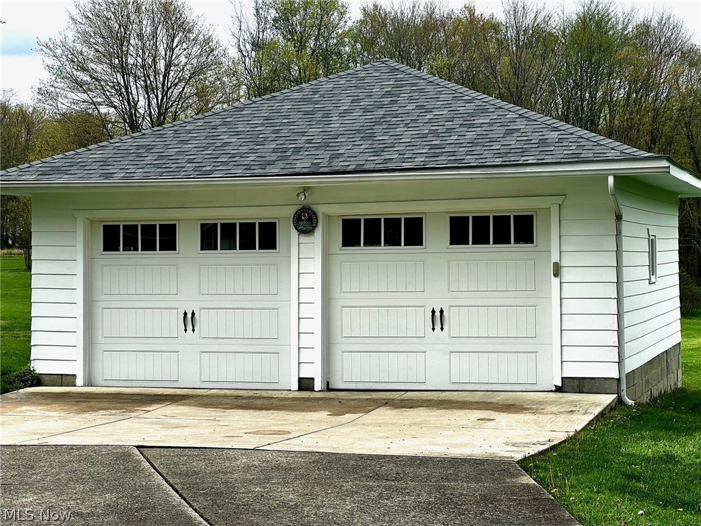5724 Merwin Chase Road Brookfield, OH 44403 - Photo 24 of 30 Newer roof and garage doors, w/ garage opener