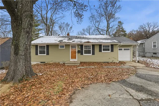 $275,000 | 4100 West 75th Street, Prairie Village, KS 66208