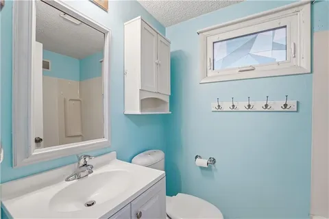 $275,000 | 4100 West 75th Street, Prairie Village, KS 66208